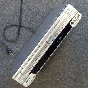 Emerson VHS / DVD combo w/remote Model EWR20V5 - MAKE OFFER